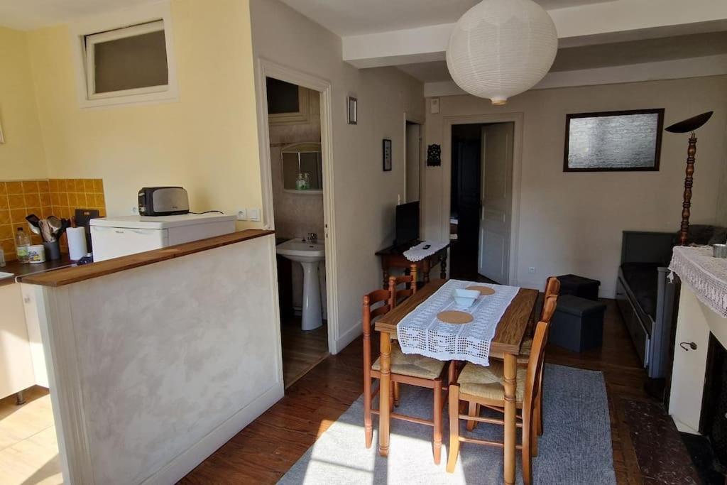 Appartement Dans Maison De Ville - 4 Personnes Oloron-Sainte-Marie Eksteriør billede